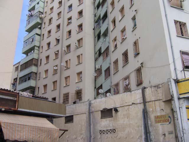 VOYAGE ORAN SEPTEMBRE 2006 75 12 sept. 06 - matin - CITE PERRET.JPG